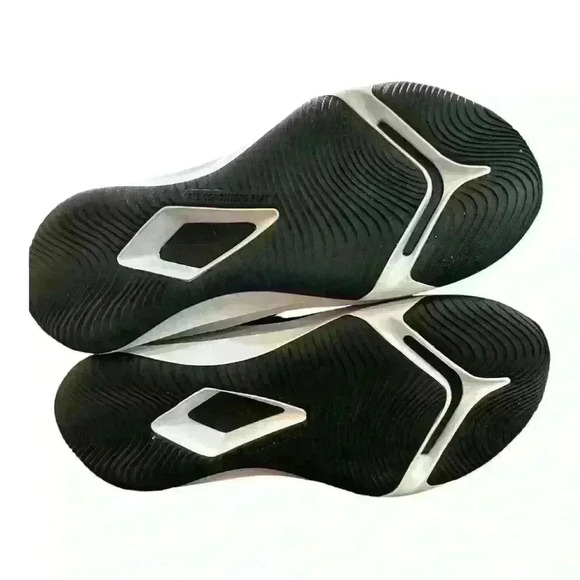 LIKE NEW Nike Binzie Boot 'Black White' size 5Y - Picture 7 of 10